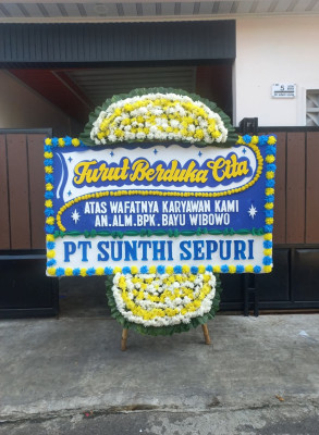 Papan Bunga Duka di Rumah Tiga